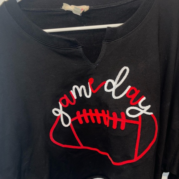 Women’s boutique cropped black GAME DAY sweatshirt size medium - Picture 3 of 3